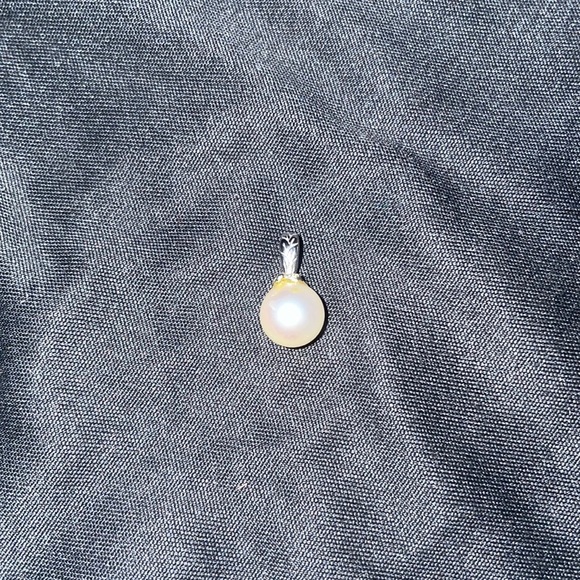 Jewelry - Pearl with setting for a necklace - very good condition